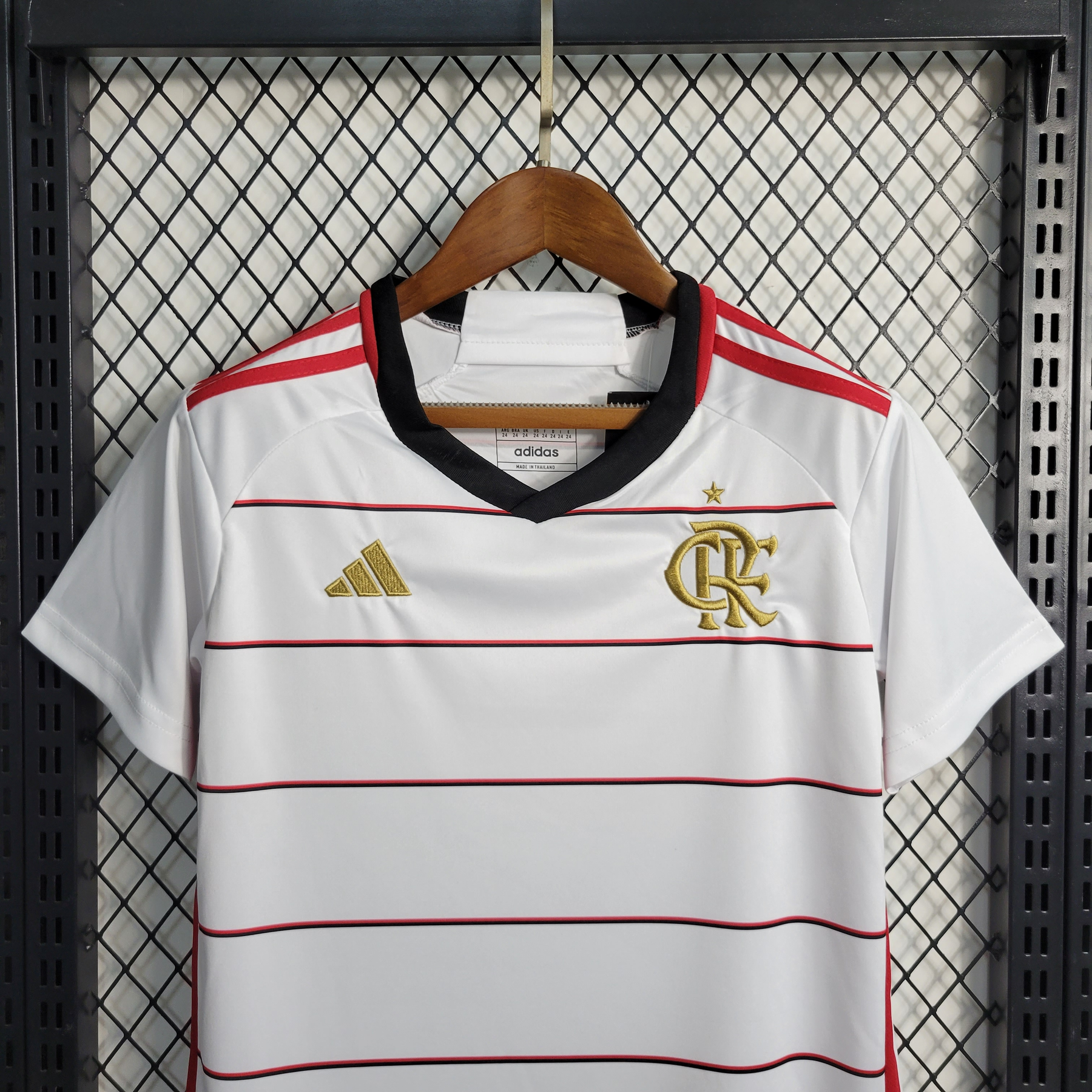 conjunto-infantil-flamengo-criança-short-camisa-brnaco-away-2024