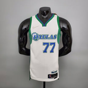 Regata NBA Dallas Mavericks - Doncic #77 City Edition White and Green