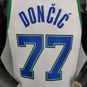 Regata NBA Dallas Mavericks - Doncic #77 City Edition White and Green