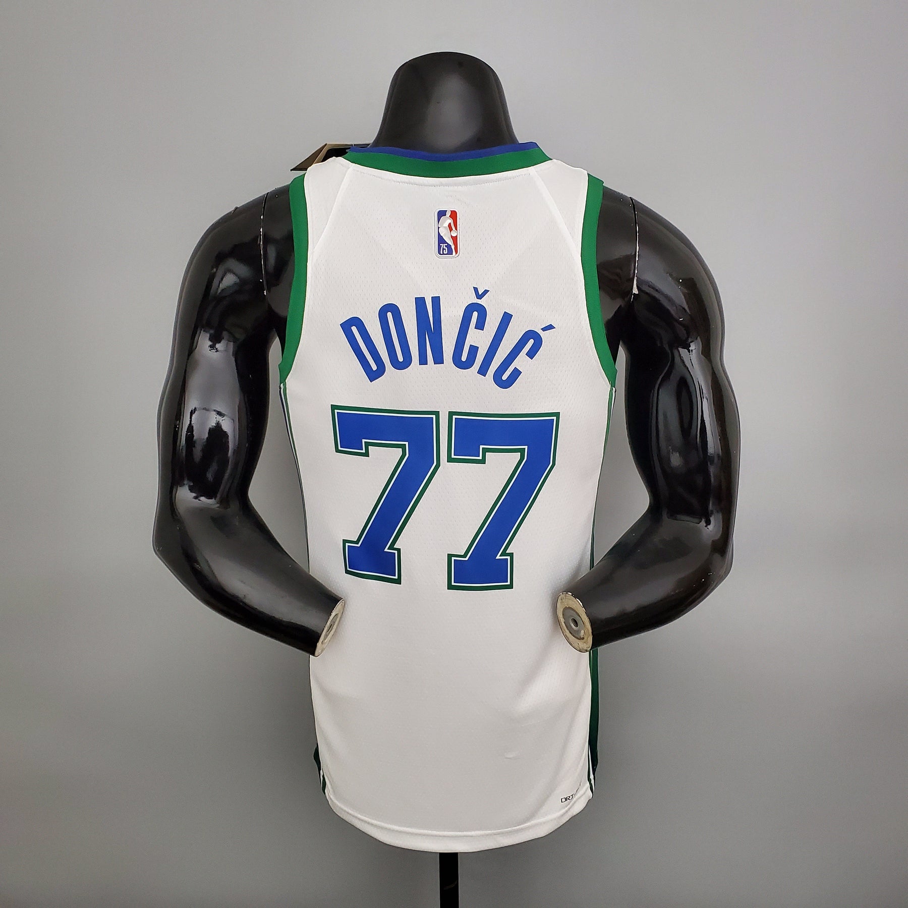 Regata NBA Dallas Mavericks - Doncic #77 City Edition White and Green